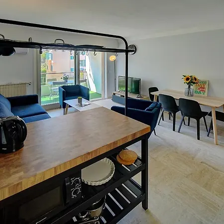 Immogroom - Modern Terraces Air Conditioner Apartment Cannes